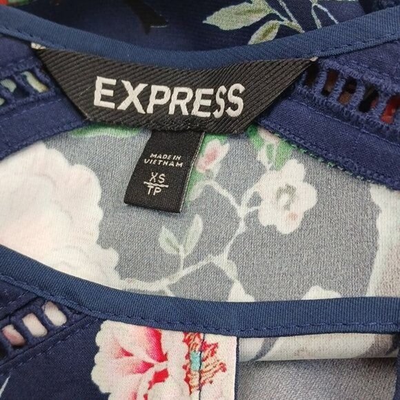 Express Blouse Blue Floral Bird Print Lace 3/4 Sleeve Womens Size XS - Picture 6 of 7